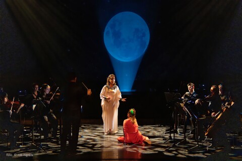 Opera P&aacute;ssaro do Para&iacute;so Lua (c) Rob Nijpels (1)